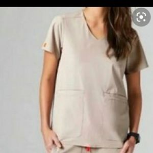 Lakei scrub top in boulder